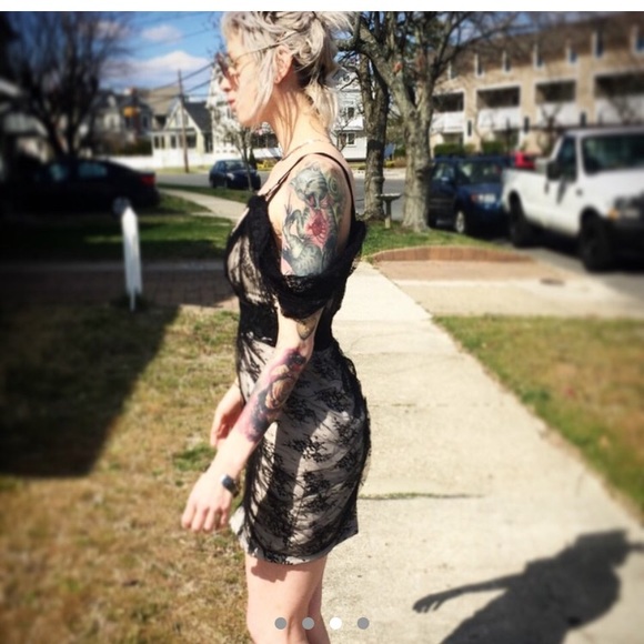 Ivory and lace dress - Picture 3 of 4